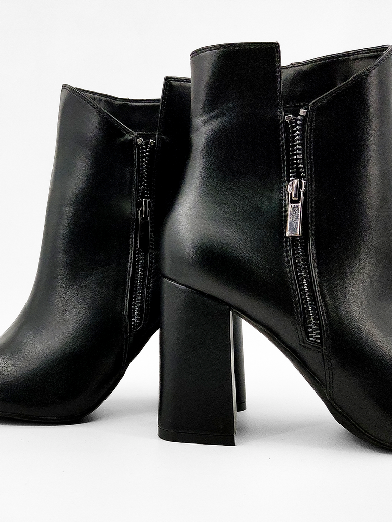 Black Wren Boots